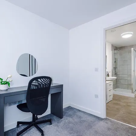 Charming Salford, Staycation, Wifi, Sleeps 5