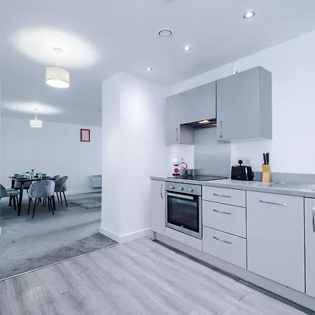 Charming Salford, Staycation, Wifi, Sleeps 5 Daire Manchester