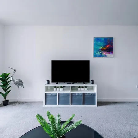 Apartment Charming Salford, Staycation, Wifi, Sleeps 5