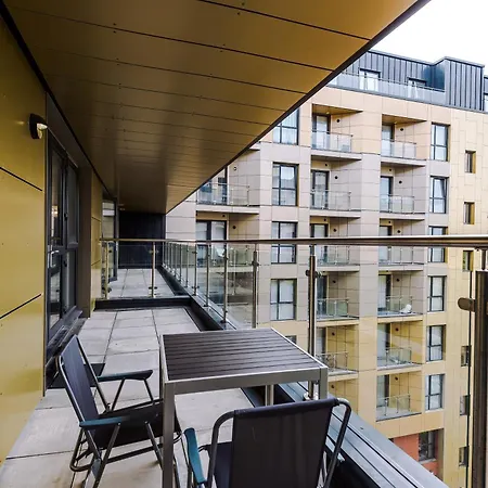 Daire Charming Salford, Staycation, Wifi, Sleeps 5 *
