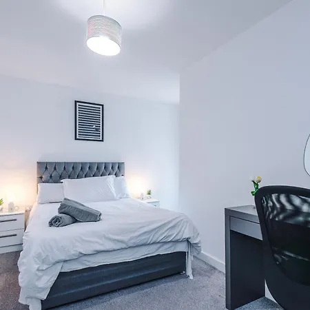 Charming Salford, Staycation, Wifi, Sleeps 5 Manchester