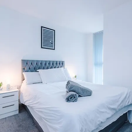 Charming Salford, Staycation, Wifi, Sleeps 5 Apartment Manchester