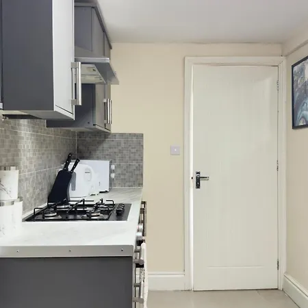 Ferienhaus Stylish 3 Bedroom House Sleep Up To 5 - Free Parking *