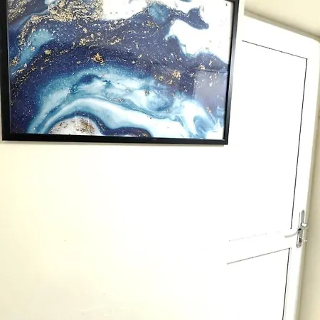 Дом отдыха Entire 3 Bedroom House, Salford 60 *