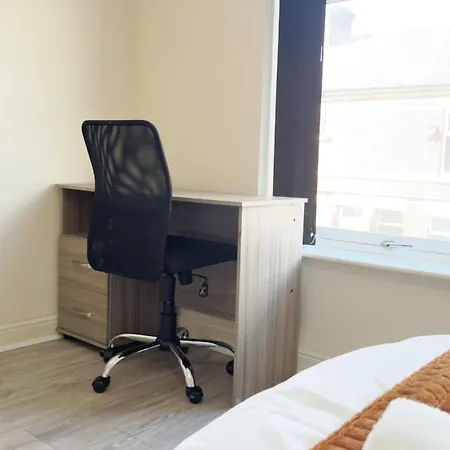 Stylish 3 Bedroom House Sleep Up To 5 - Free Parking Ferienhaus *