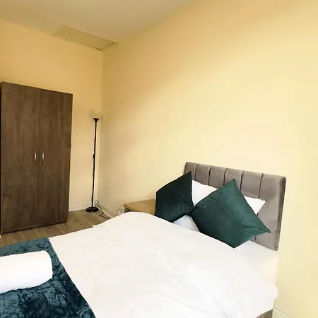 Stylish 3 Bedroom House Sleep Up To 5 - Free Parking * Manchester