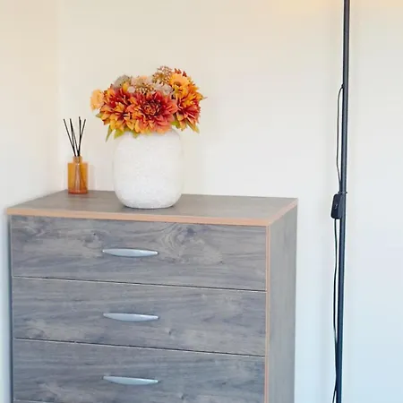 Entire 3 Bedroom House, Salford 60 Дом отдыха Манчестер