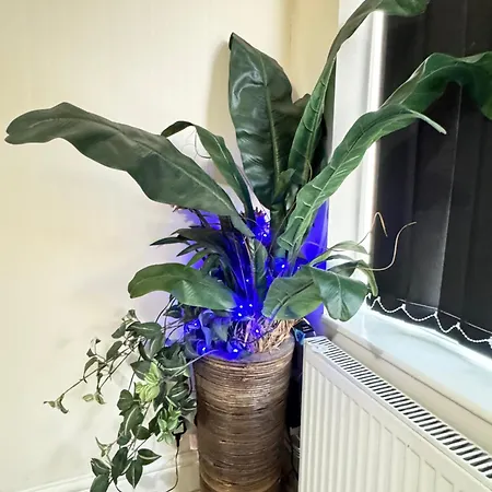 Entire 3 Bedroom House, Salford 60 * Манчестер