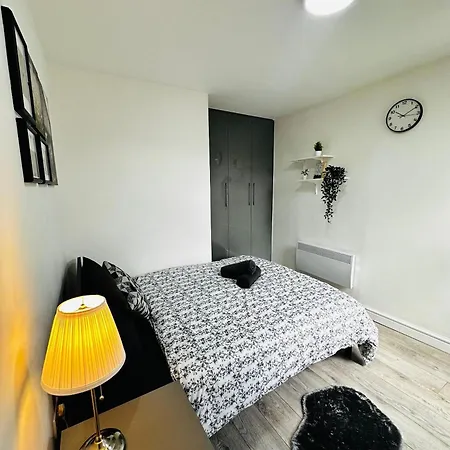 Rest Nest Uk House בית נופש *