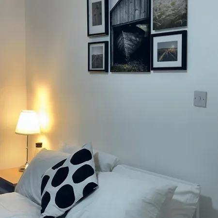 Rest Nest Uk House בית נופש