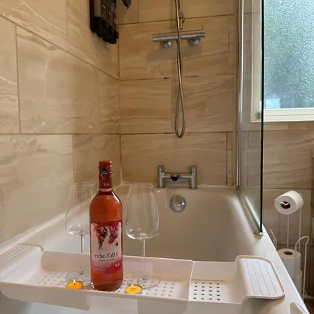 Mvps Snug Urban Hideaway