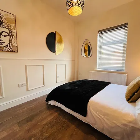 Spacious Victorian 5bedroom 5bathroom W Free Parking Vakantiehuis Manchester