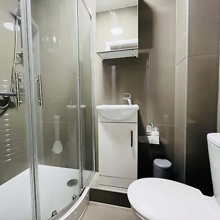 Spacious Victorian 5bedroom 5bathroom W Free Parking Vakantiehuis