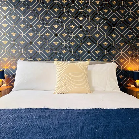 Spacious Victorian 5bedroom 5bathroom W Free Parking Vakantiehuis