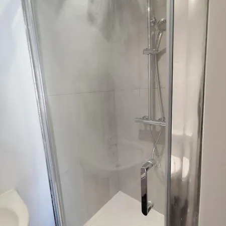 En-suite Double-bedroom In The Heart Of Salford Cr3 Perfect For Short Gæstehus *