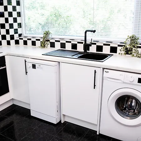 The Prestwich Pad شقة