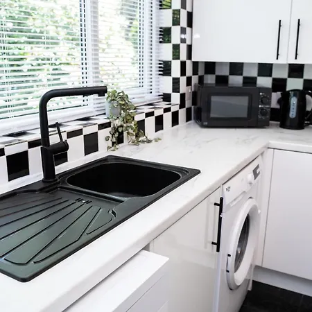 The Prestwich Pad شقة مانشستر