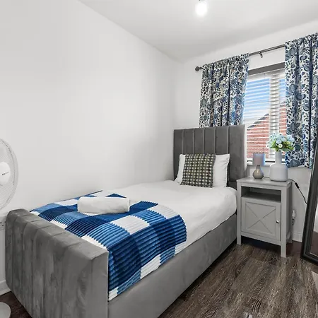 Casa de Férias New Large Townhouse 3 Bedrooms 4 Beds And Parking Manchester