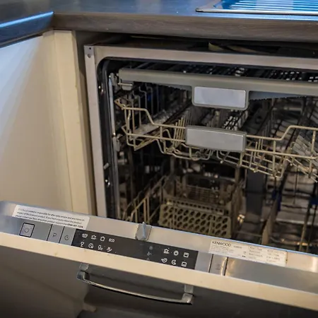 New Large Townhouse 3 Bedrooms 4 Beds And Parking * مانشستر