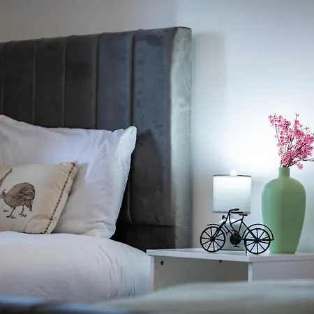 Casa de Férias New Large Townhouse 3 Bedrooms 4 Beds And Parking