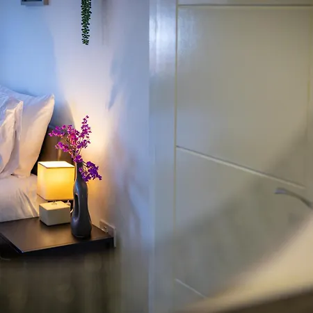 New Large Townhouse 3 Bedrooms 4 Beds And Parking Nyaraló *