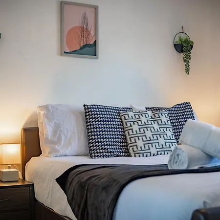 Casa de Férias New Large Townhouse 3 Bedrooms 4 Beds And Parking Manchester