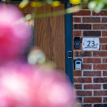 New Large Townhouse 3 Bedrooms 4 Beds And Parking * Manchester