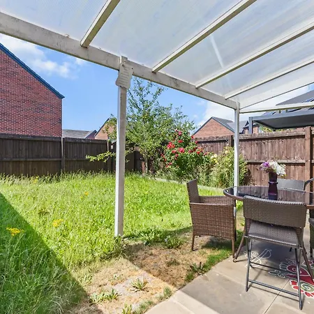 New Large Townhouse 3 Bedrooms 4 Beds And Parking * Manchester