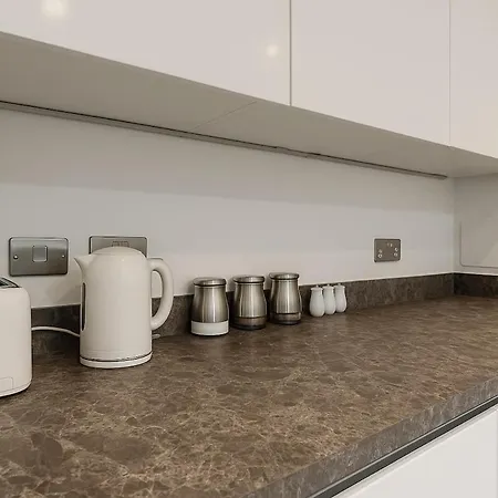 Stylish Centre 1 Bed Апартаменты *
