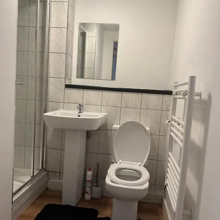 Small And Cozy Getaway Apartment Manchester