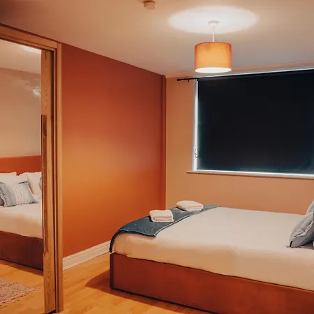 Апартаменты Gem With Stylish 2br Retreat And Free Carpark Манчестер