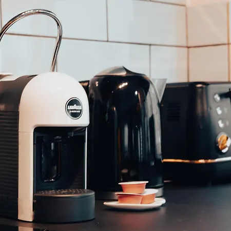 Gem With Stylish 2br Retreat And Free Carpark 맨체스터