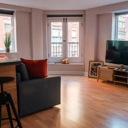 Gem With Stylish 2br Retreat And Free Carpark *