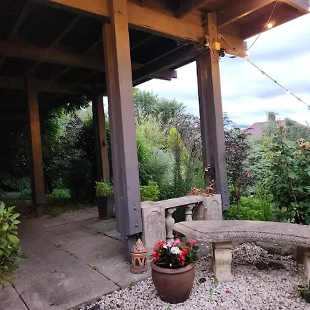 The Garden Apartment, Near Airport & * Mánchester