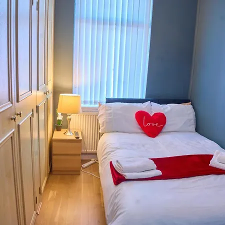 Holiday home 2dbed Close To Etihad Coop Live
