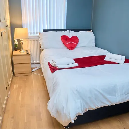 2dbed Close To Etihad Coop Live