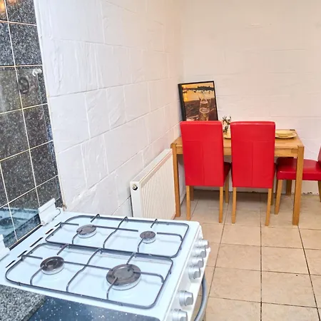 Holiday home 2dbed Close To Etihad Coop Live