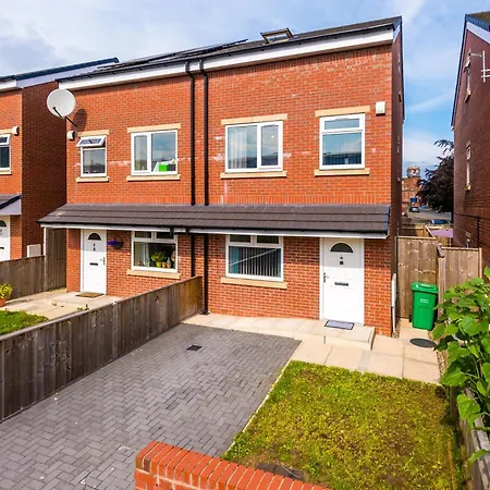 Spacious 4br In With Parking & Wi-fi Ferienhaus Manchester