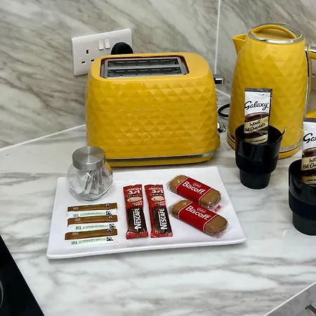 Studio- Great Location- M U F C- Old Trafford Mcr *