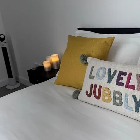 Lejlighed Studio- Sleeps3- Central- M U F C- O2 Warehouse