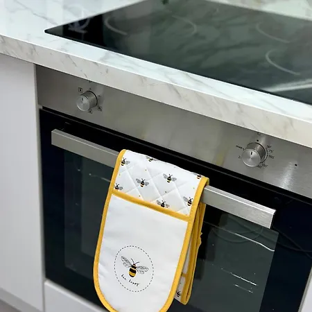 Studio- Great Location- M U F C- Old Trafford Mcr