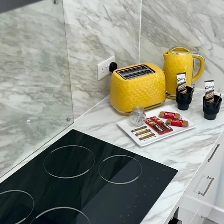 Studio- Great Location- M U F C- Old Trafford Mcr Apartman *