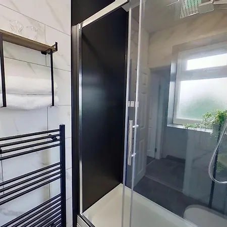 2br-nearcitycentre-wifi-parking-garden