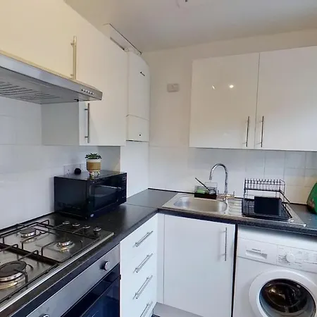 2br-nearcitycentre-wifi-parking-garden *