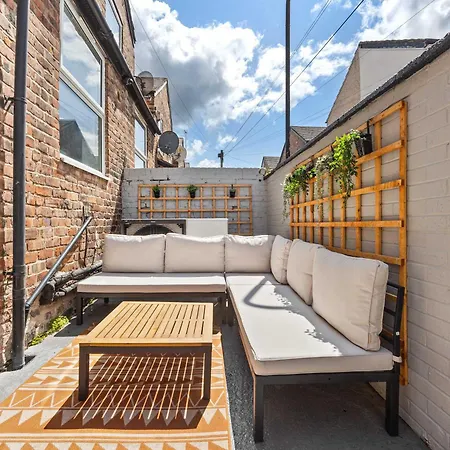 Sleeps 14 The Old Trafford Family Zen By Genesis Living * مانشستر