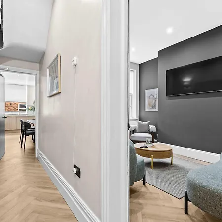 Sleeps 14 The Old Trafford Family Zen By Genesis Living Ferienhaus *