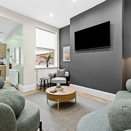 Sleeps 14 The Old Trafford Family Zen By Genesis Living *