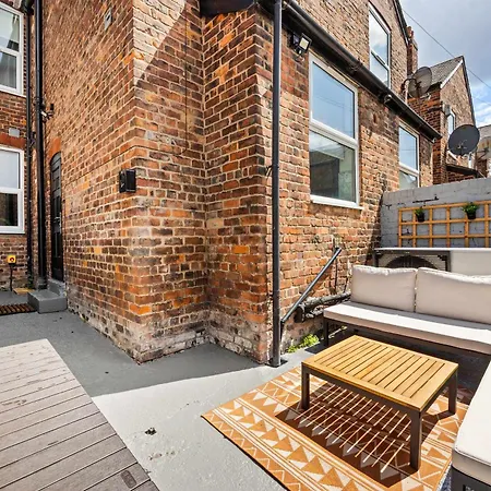 Sleeps 14 The Old Trafford Family Zen By Genesis Living * Манчестер