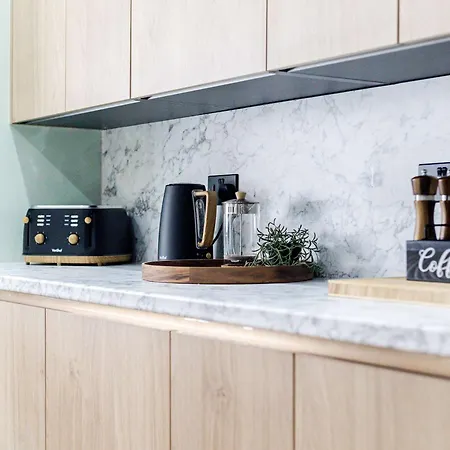 Sleeps 14 The Old Trafford Family Zen By Genesis Living Tatil Evi *
