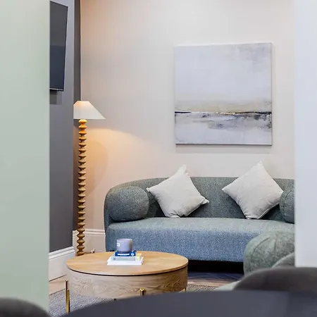 Sleeps 14 The Old Trafford Family Zen By Genesis Living بيت للعطل مانشستر